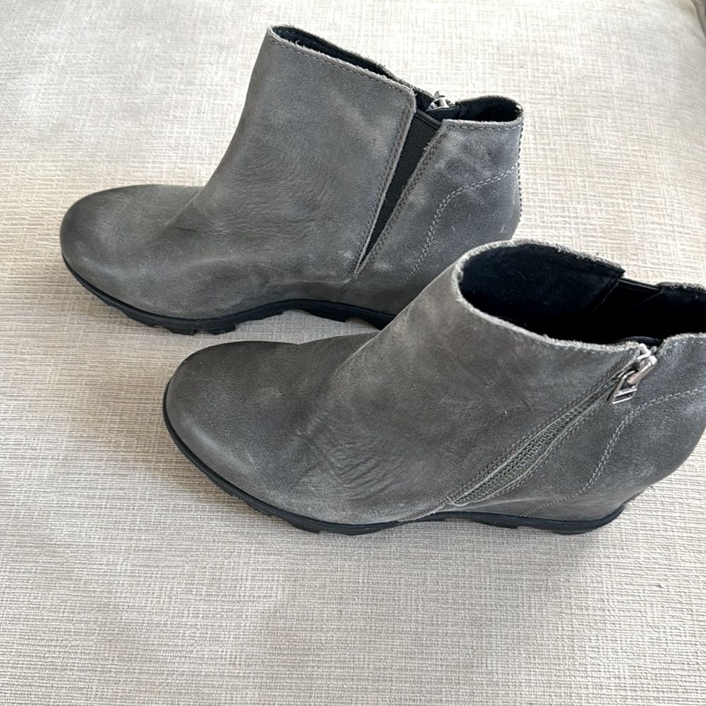 Never worn Sorel - Picture 3 of 6